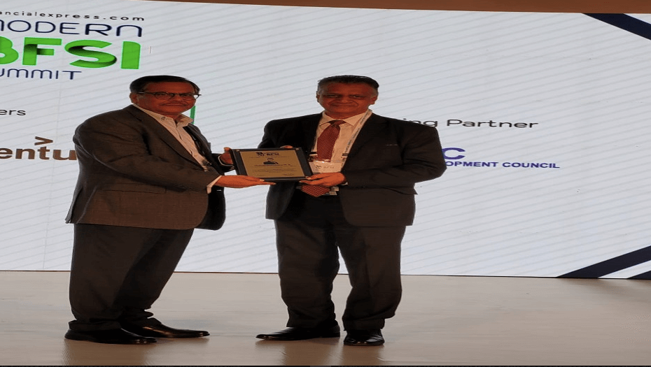 Mahabaleshwara M.S, MD & CEO of Karnataka Bank conferred with “FE Pillar of the BFSI industry” award